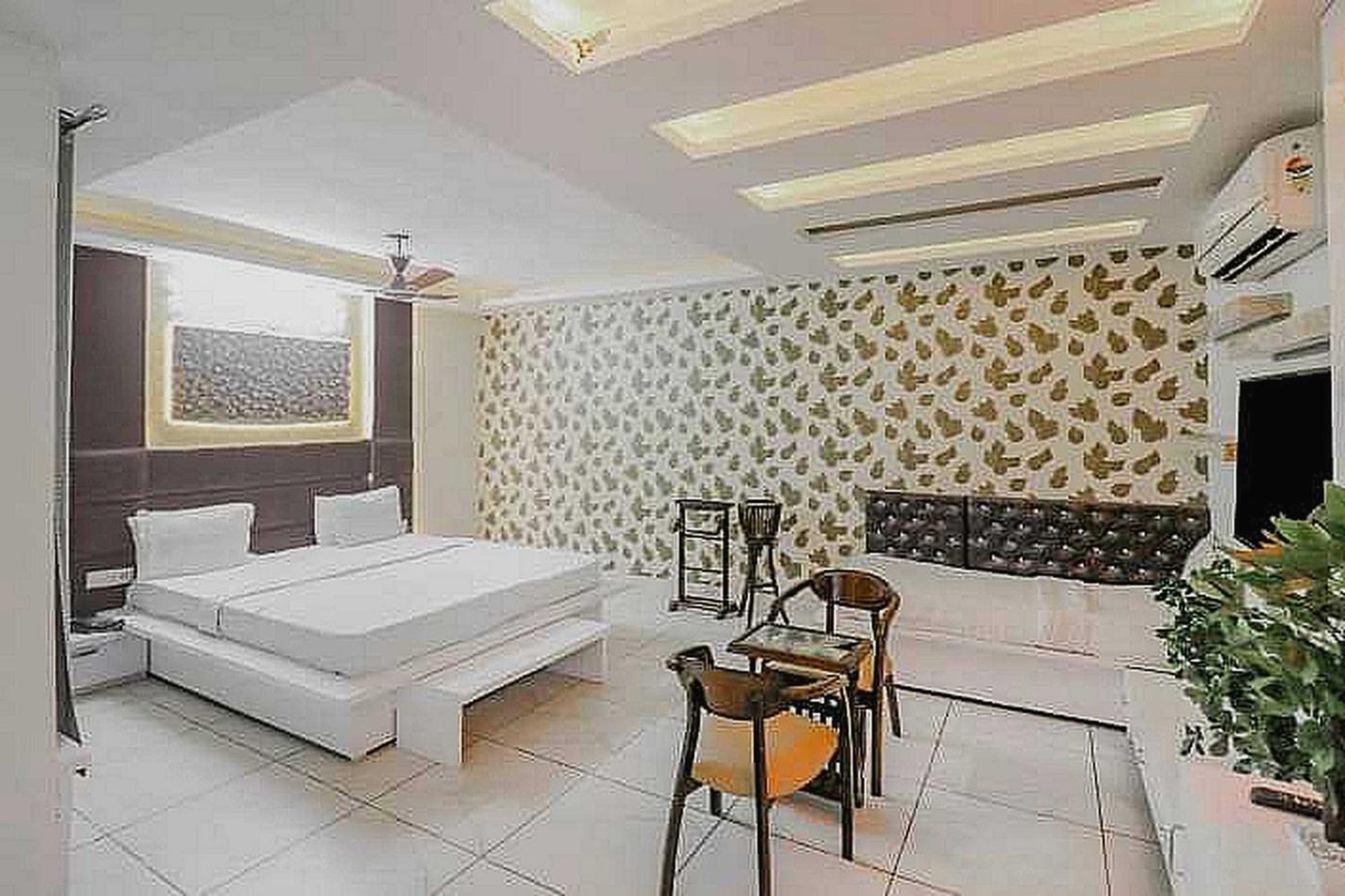 Super Hotel O Vivaan Residency Rohtak Extérieur photo