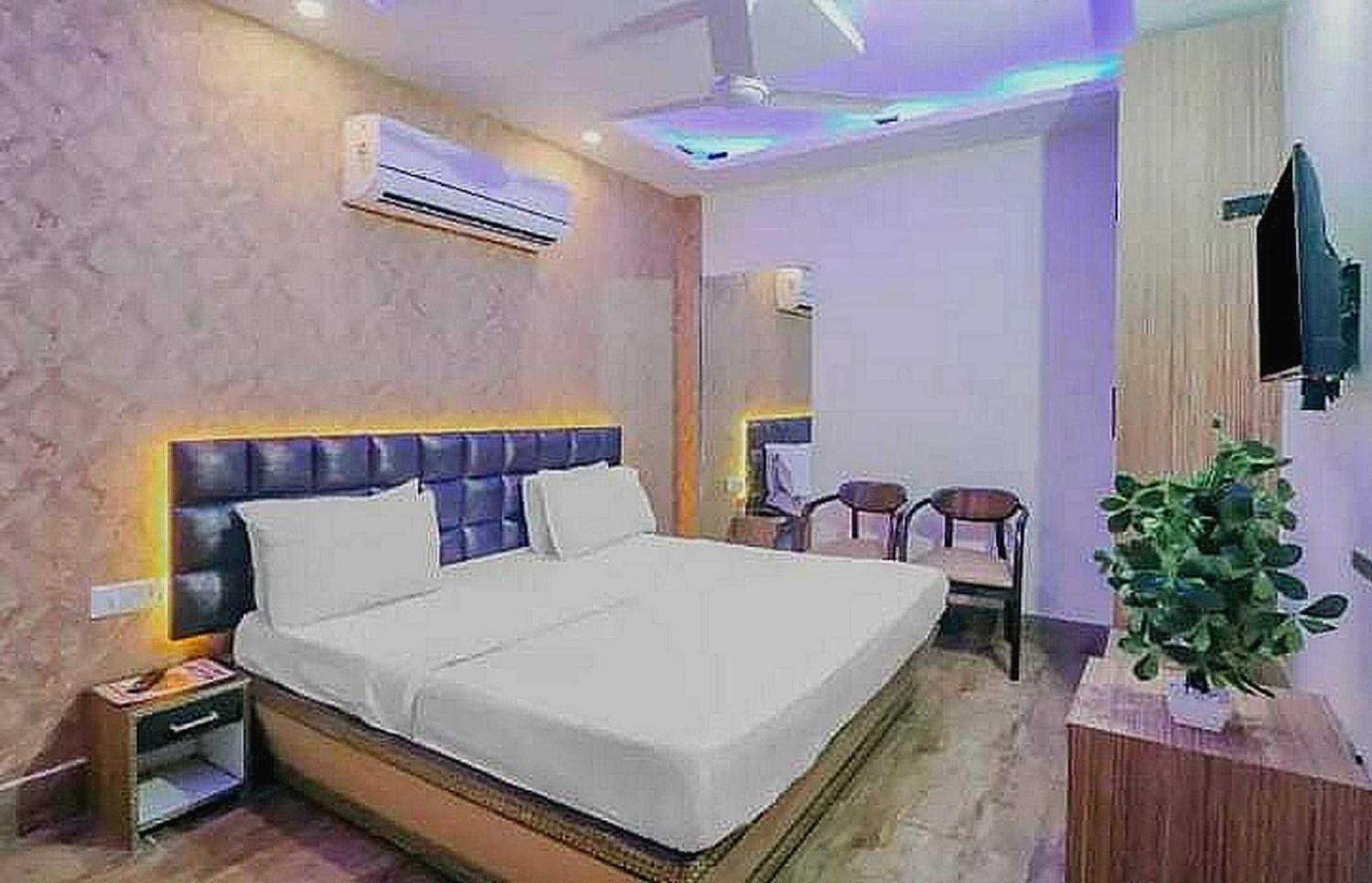Super Hotel O Vivaan Residency Rohtak Extérieur photo