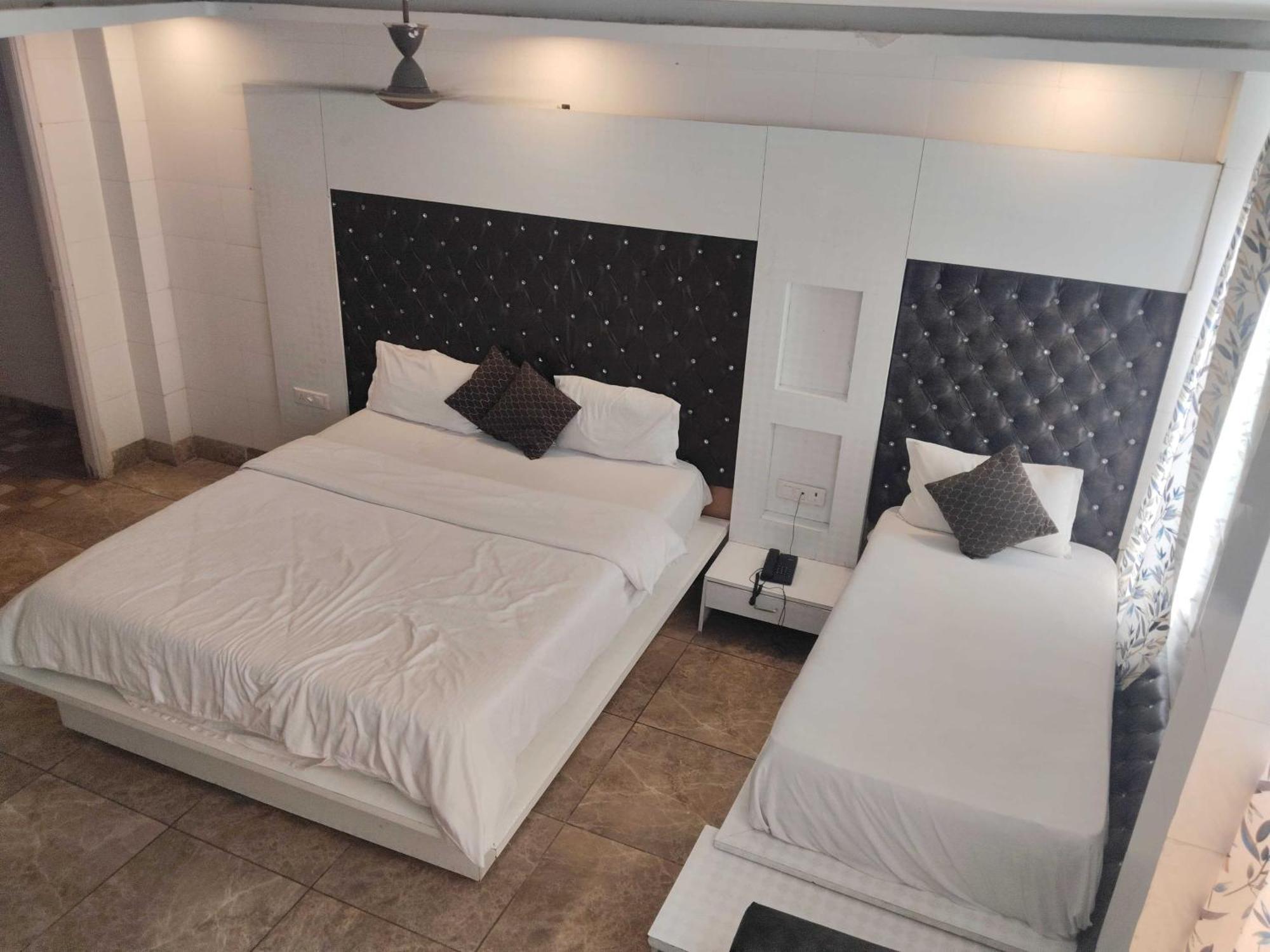 Super Hotel O Vivaan Residency Rohtak Extérieur photo